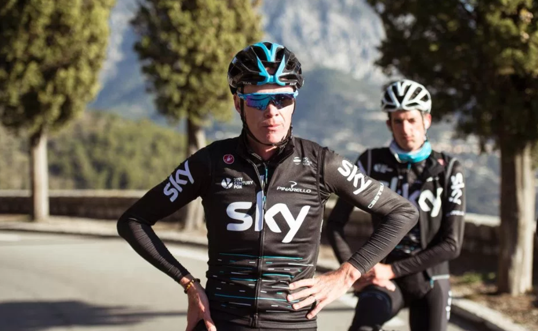 WHAT'S INSIDE CHRIS FROOME'S RACEDAY BAG(tm)?